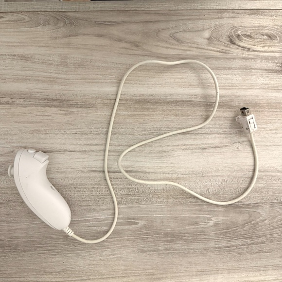 White 2006 Nintendo Wii Console Set - Picture 7 of 8